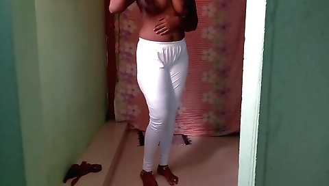 Indian slut in leggings gets camera ready for fucking