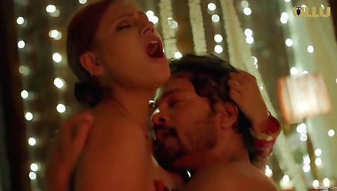 Big-tittied brunette milf with nice ass and a great face