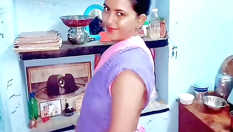 Indian brunette enjoys her pussy and boobs in a solo video