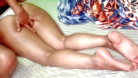 Indian hottie gets fucked in a massage by her neighbor