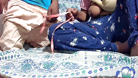 Big tits indian girl and her boyfriend in the park 2