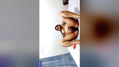 Chubby brunette amateur babe masturbating in solo vid