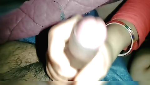 Amateur handjob with a hot and sexy village auntie