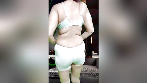 Indian woman with a sexy body enjoys a solo sex with a dildo