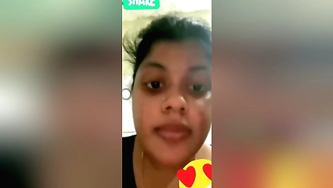 Indian beauty shows her juicy pussy in amateur video