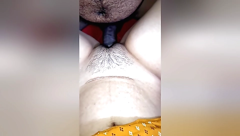 Indian girl fucks her hairy pussy and ass in amateur clip