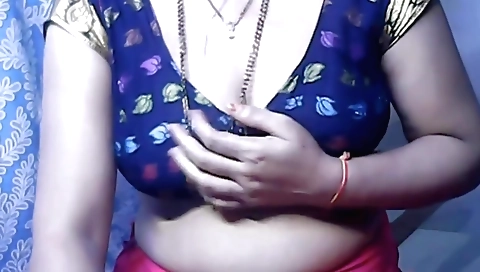 Indian slut makes herself really horny with the naked film