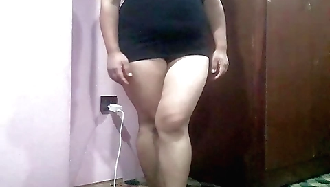 Big ass chick gives a blow job and she does it right here