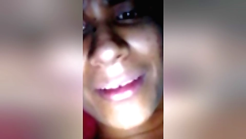 Indian amateur video of a solo female with a tight body