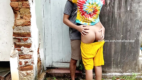 Indian brunette with nice butt is fucking a stranger outdoors