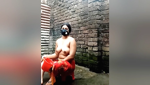 Indian brunette 18+ gets her hair tied up in hot outdoors