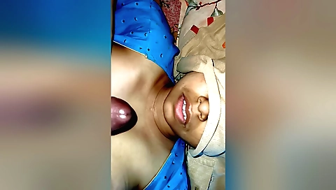 Indian girl gives her boyfriend a very deep blowjob