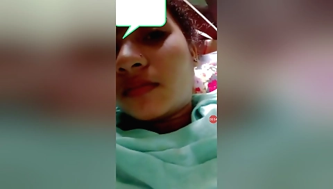 Indian chick with hairy pussy gives a nice webcam vid