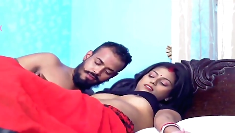 Bhabhi fucked in lockdown by a guy in his white shirt