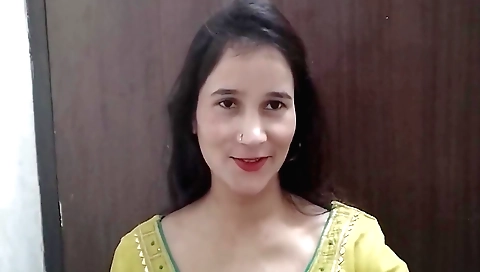 Solo stepsister shows off her body in the bathroom